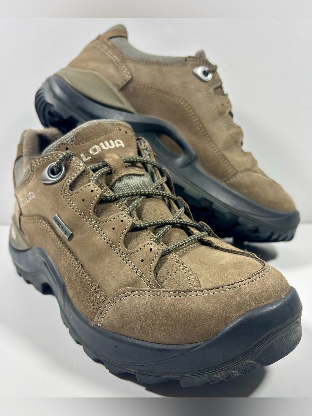 Lowa Renegade II GTX Low Women’s 7 Gore-Tex Leather Hiking Shoes Vibram Sole EUC